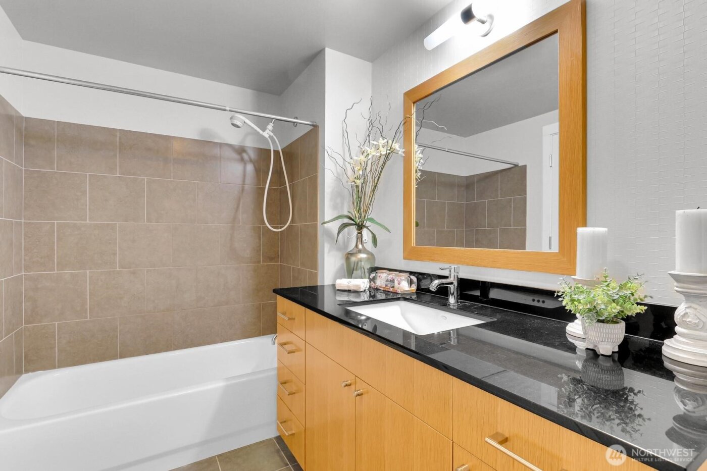 76 Cedar Street #808, Seattle, WA 98121