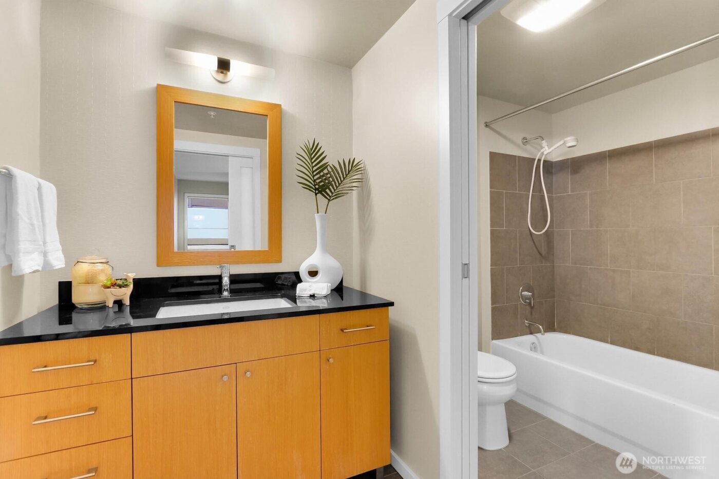 76 Cedar Street #808, Seattle, WA 98121