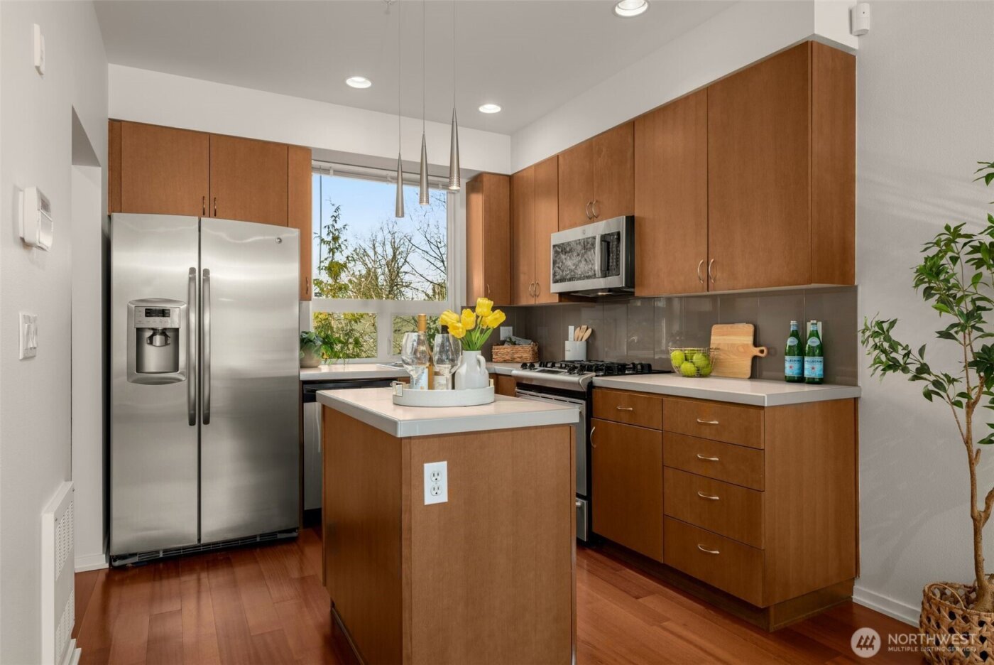 15212 NE 81st Way #103, Redmond, WA 98052