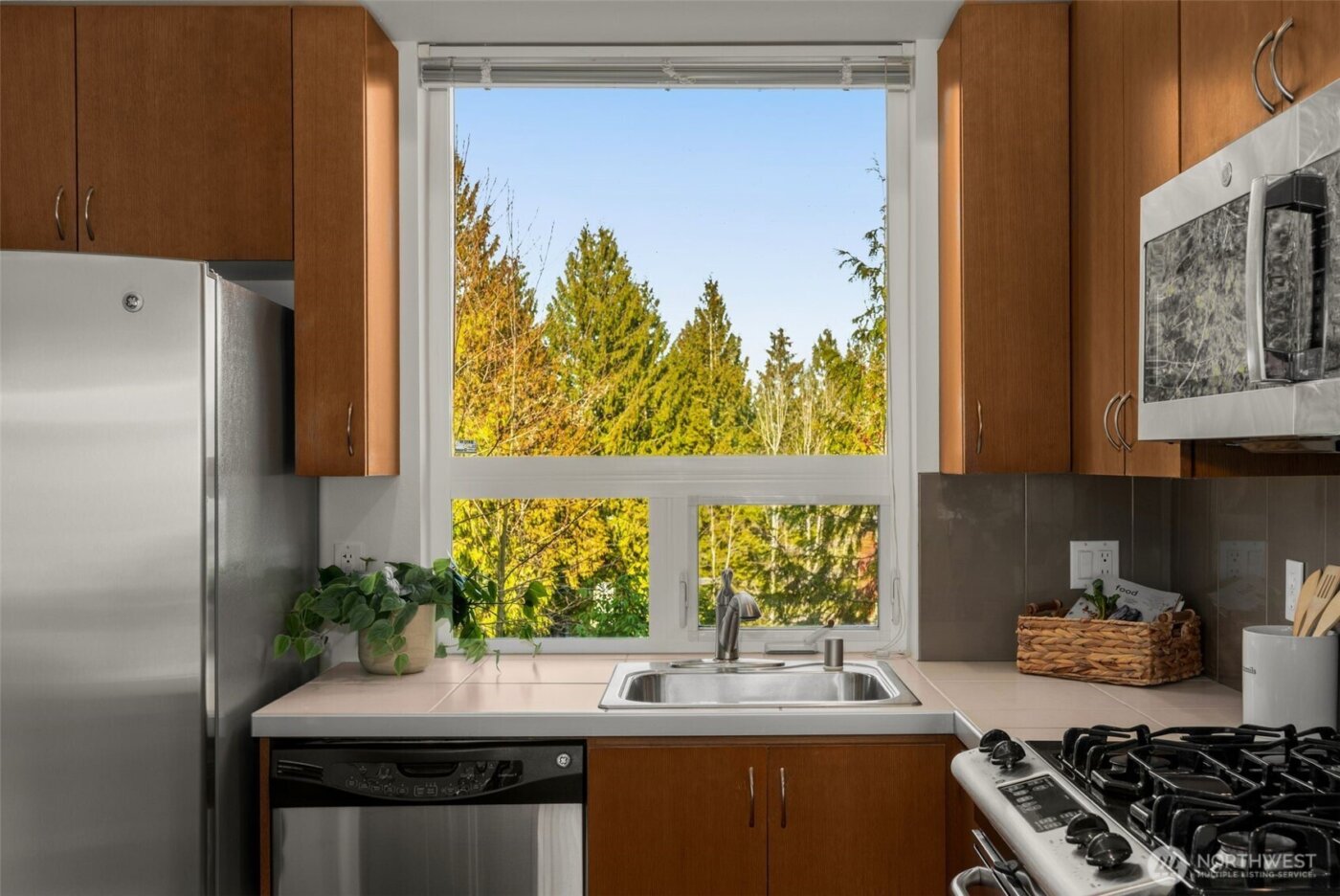 15212 NE 81st Way #103, Redmond, WA 98052