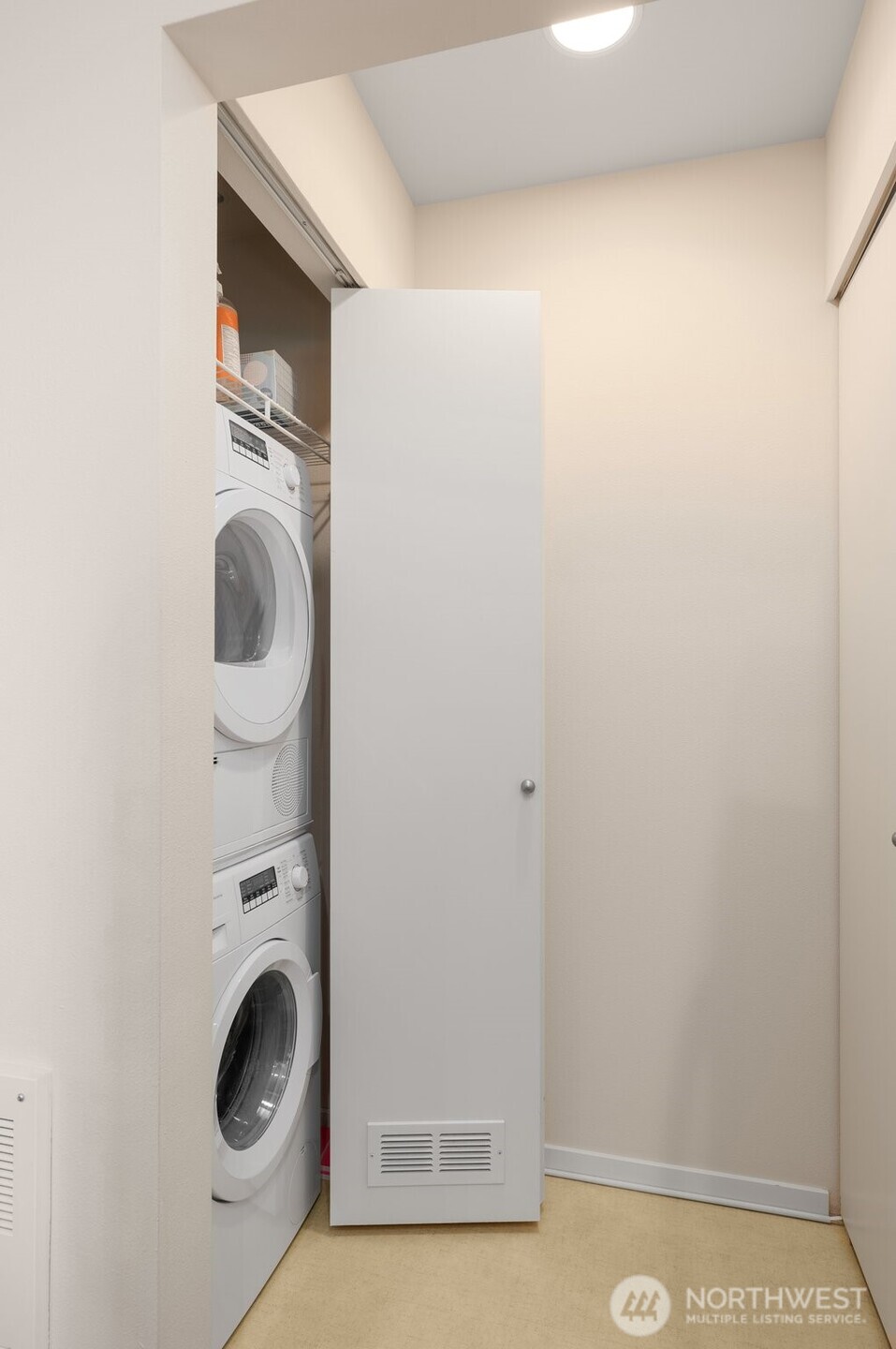 15212 NE 81st Way #103, Redmond, WA 98052