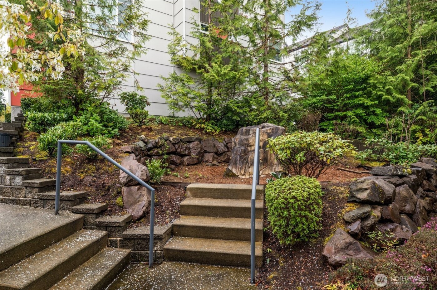 15212 NE 81st Way #103, Redmond, WA 98052