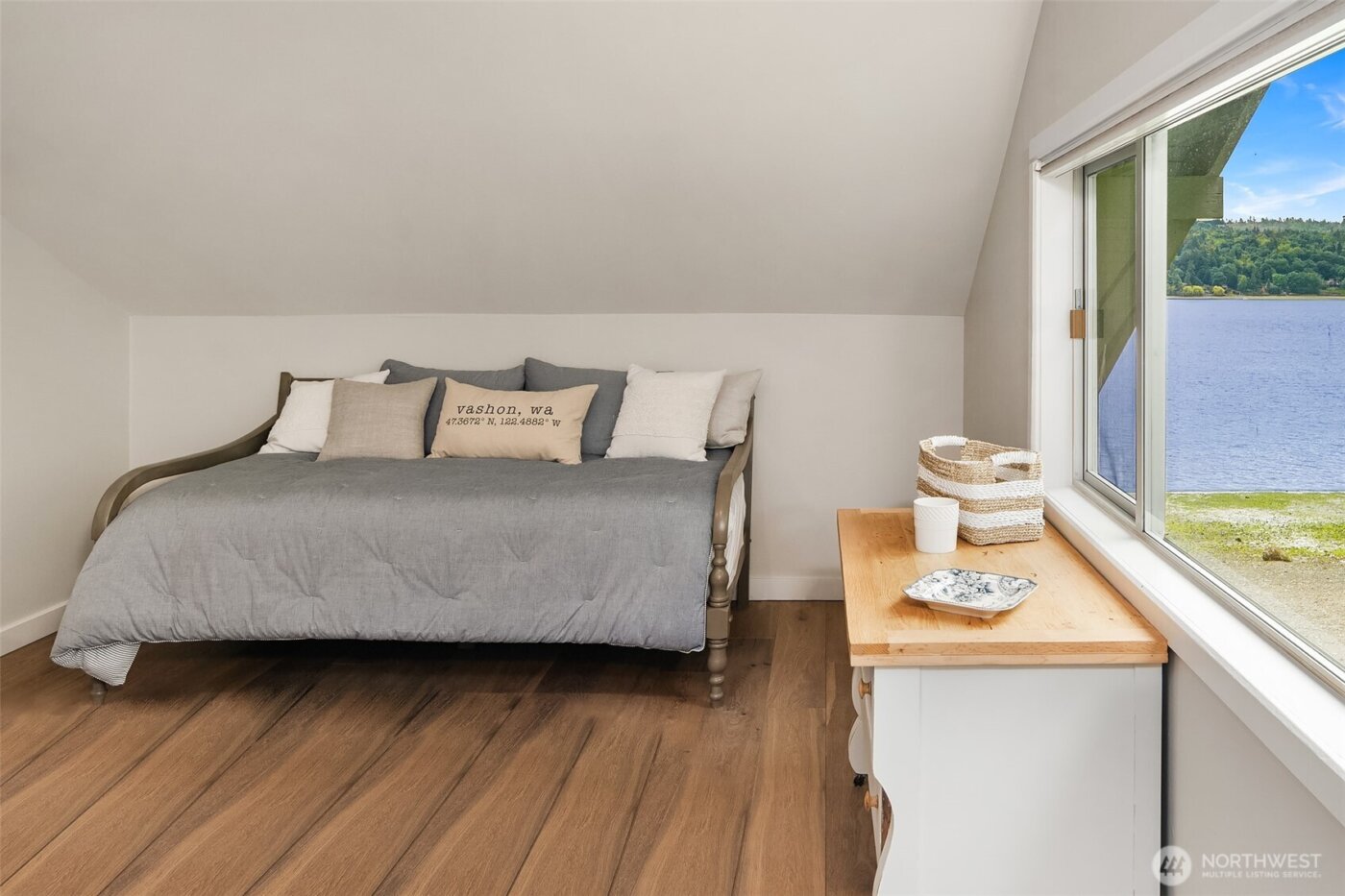 26321 Pillsbury Road SW, Vashon, WA 98070