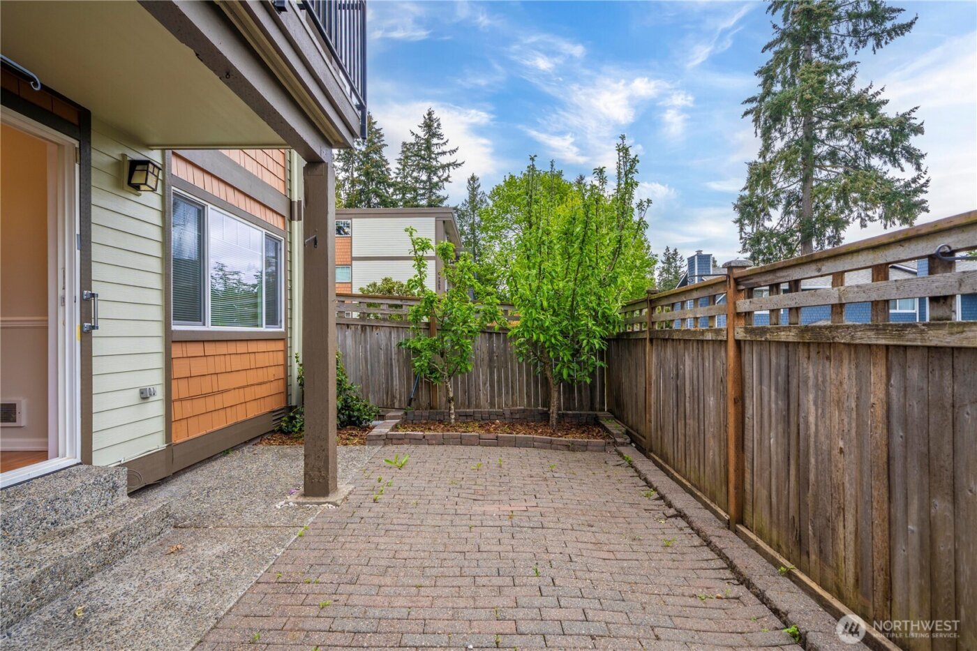 7503 212th Street SW #B102, Edmonds, WA 98026-7623