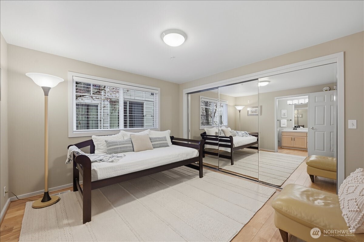 645 Bell Street #102, Edmonds, WA 98020