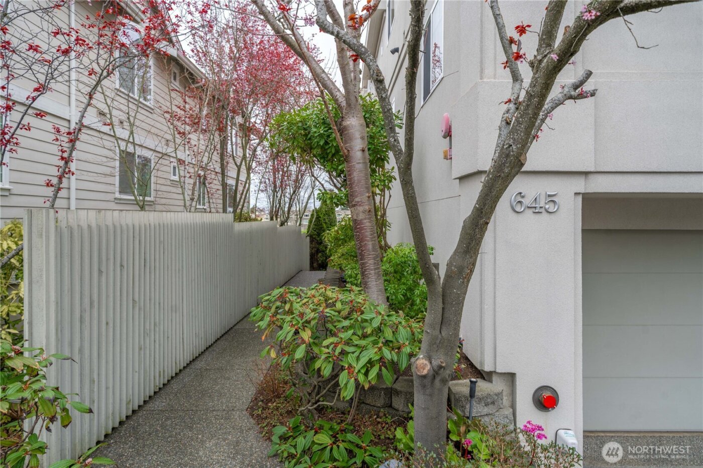 645 Bell Street #102, Edmonds, WA 98020