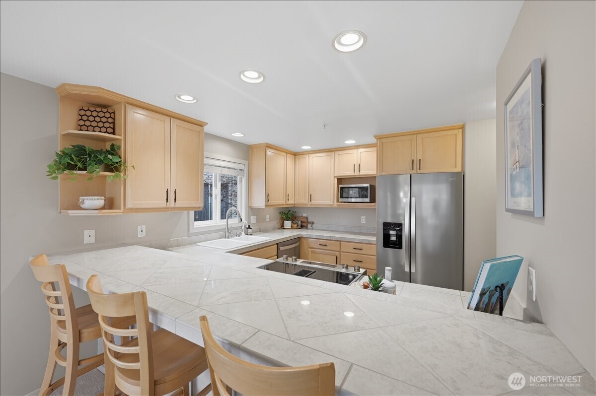 645 Bell Street #102, Edmonds, WA 98020