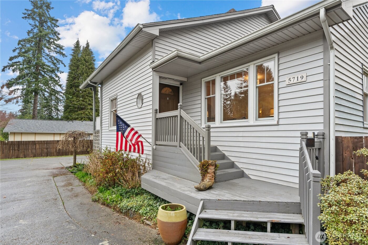 5719 East Drive , Everett, WA 98203