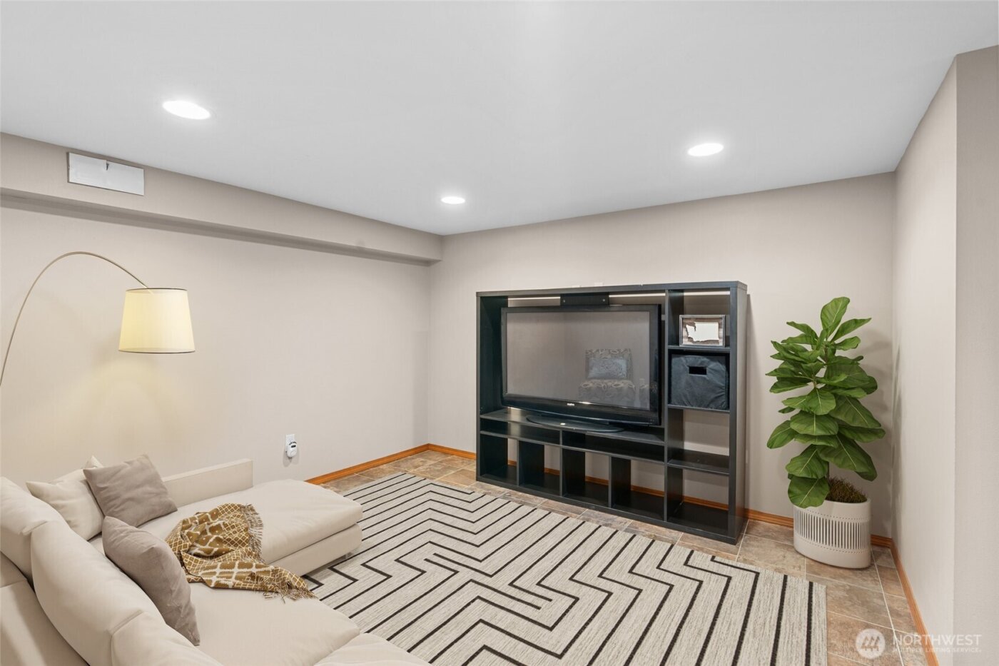 5719 East Drive , Everett, WA 98203