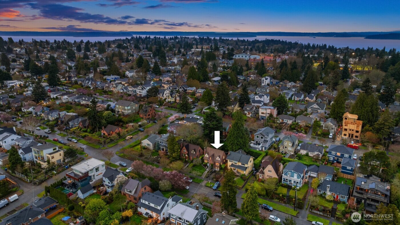 2743 37th Avenue SW, Seattle, WA 98126