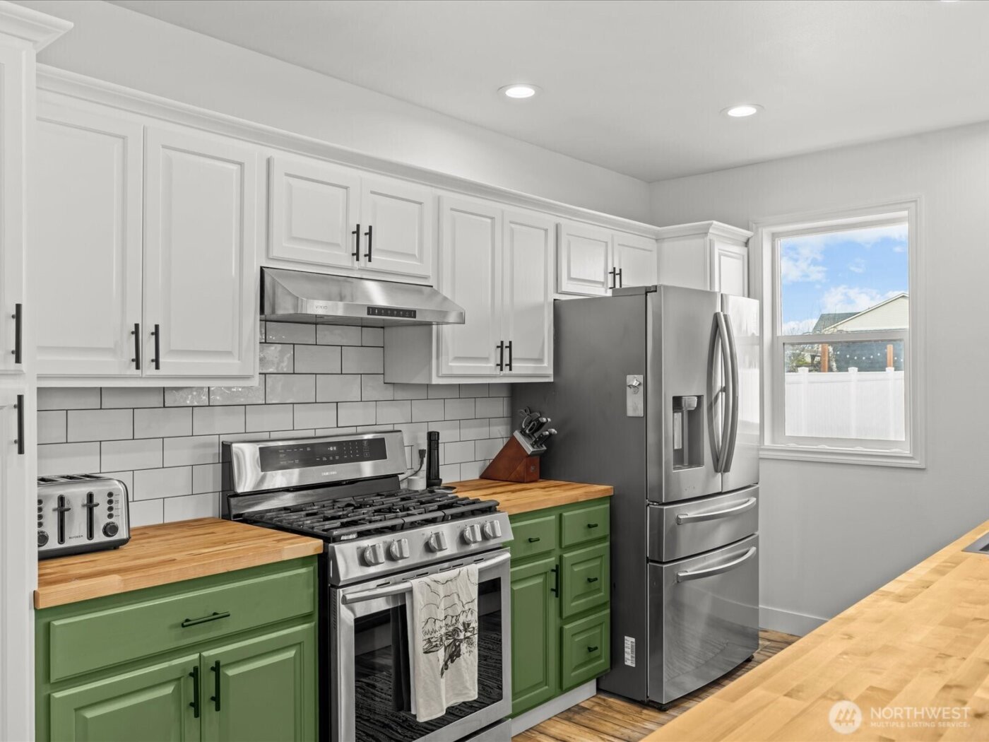 1355 McHugh Avenue , Enumclaw, WA 98022