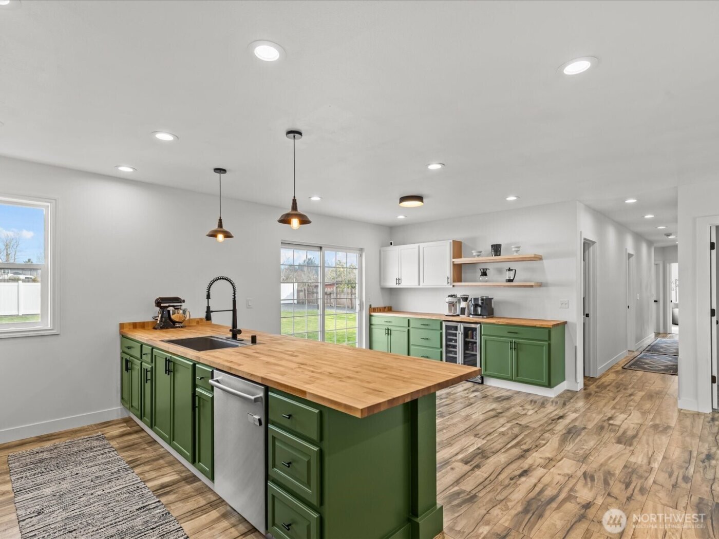 1355 McHugh Avenue , Enumclaw, WA 98022