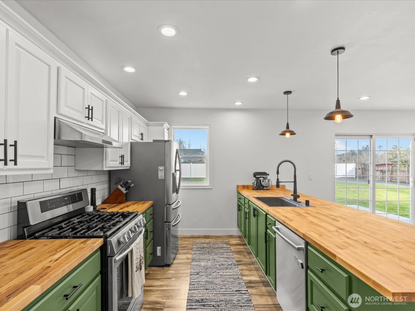 1355 McHugh Avenue , Enumclaw, WA 98022