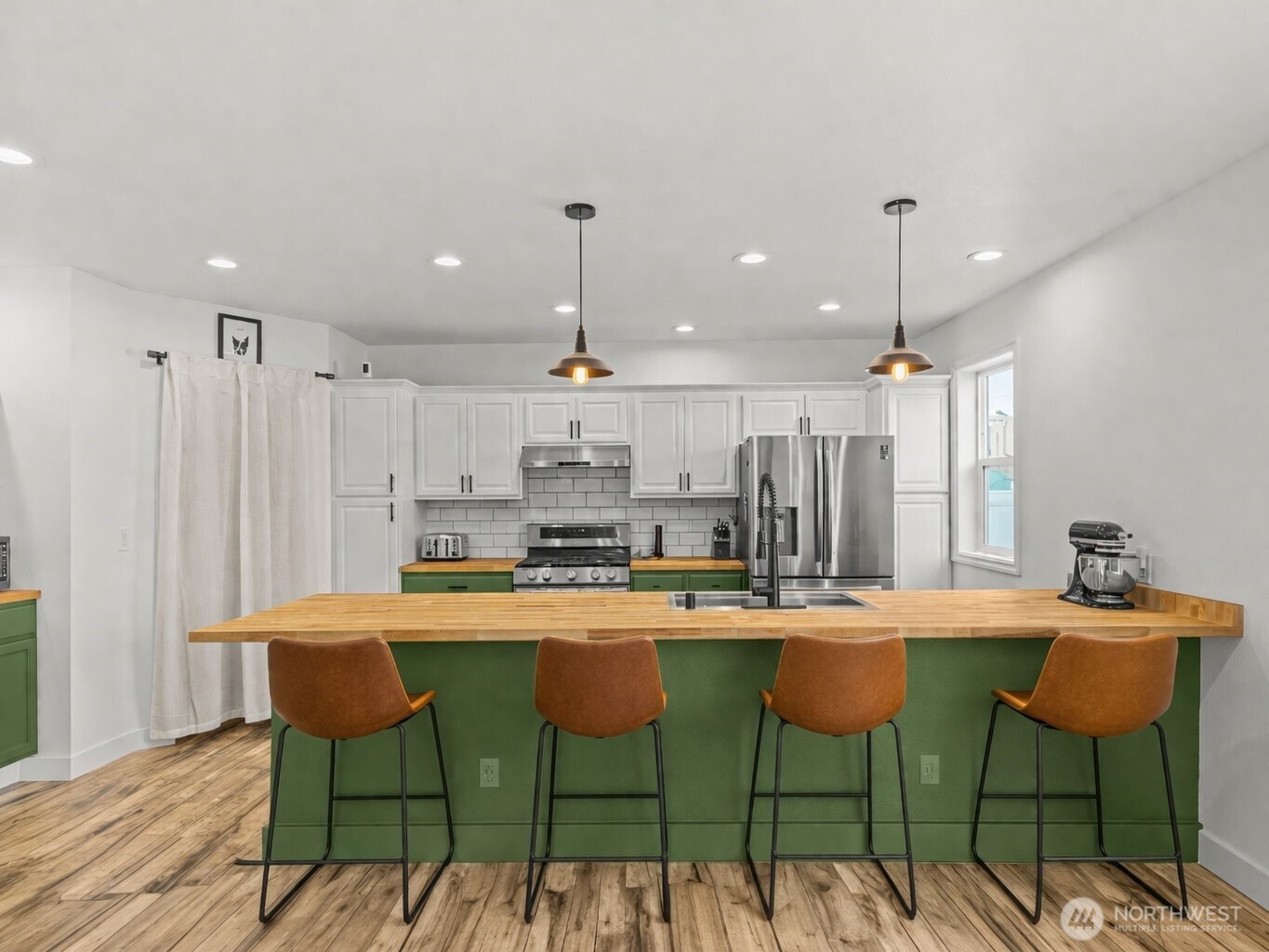 1355 McHugh Avenue , Enumclaw, WA 98022