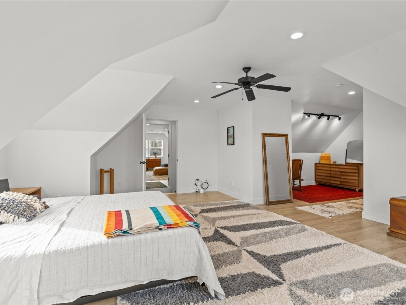 1355 McHugh Avenue , Enumclaw, WA 98022