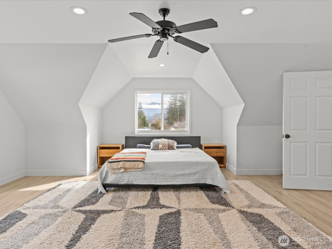 1355 McHugh Avenue , Enumclaw, WA 98022