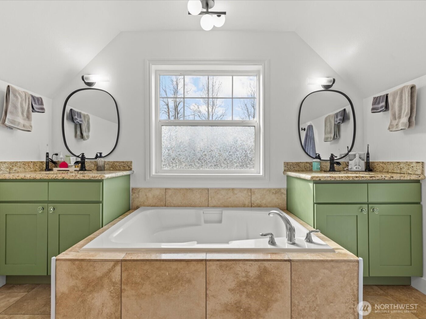 1355 McHugh Avenue , Enumclaw, WA 98022