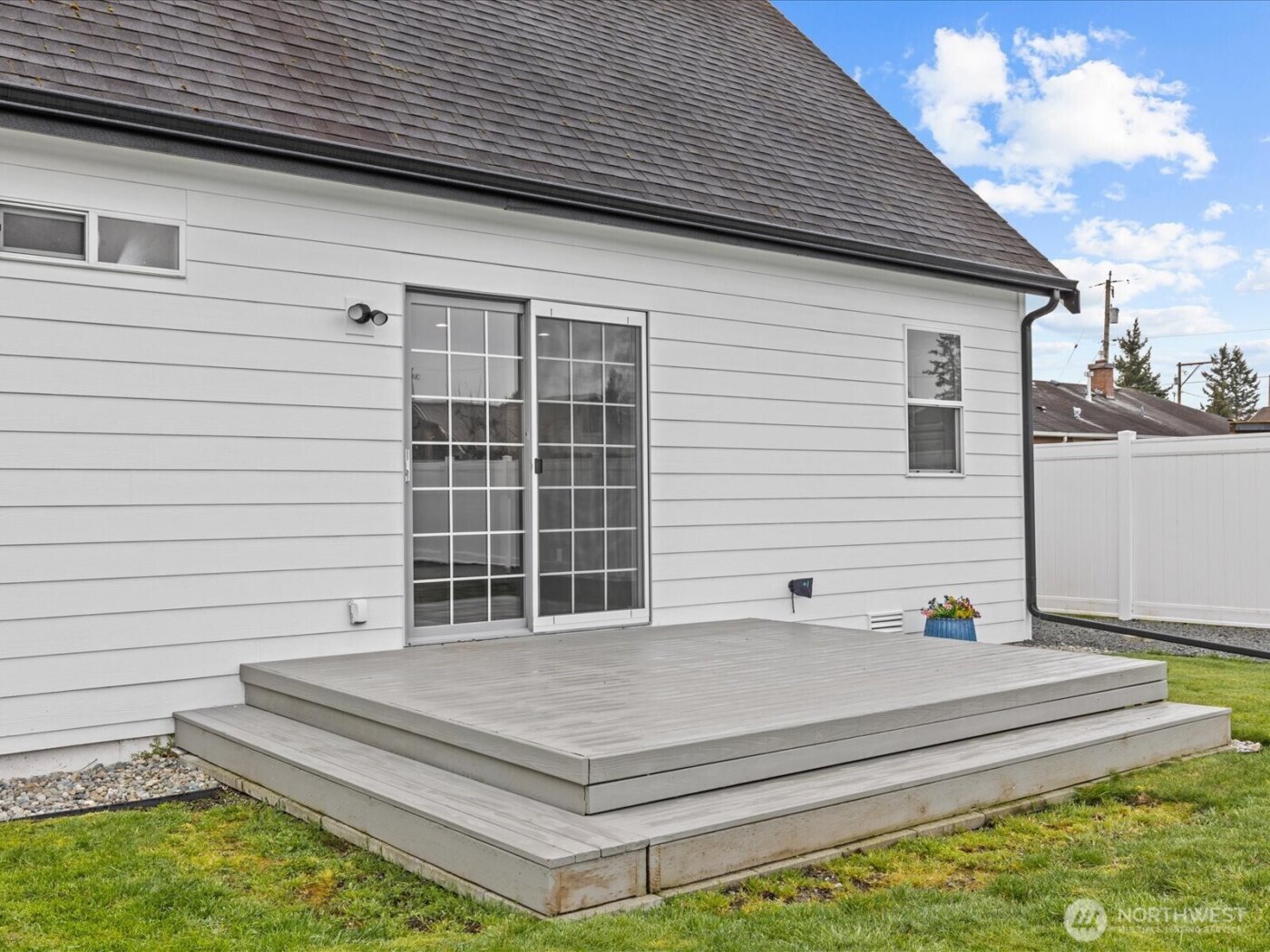 1355 McHugh Avenue , Enumclaw, WA 98022