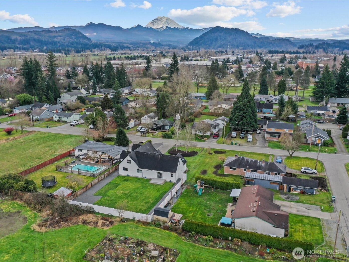 1355 McHugh Avenue , Enumclaw, WA 98022