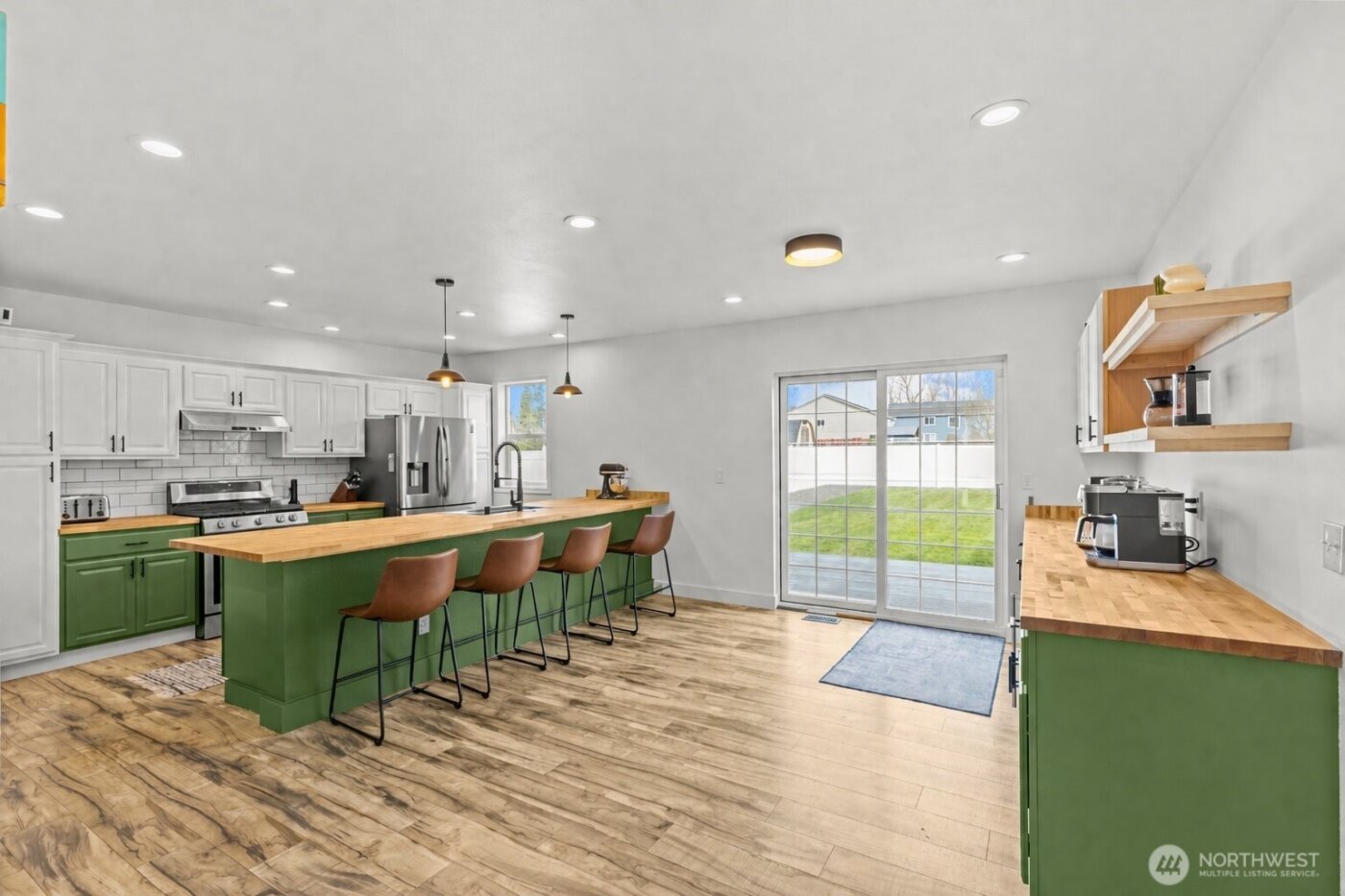 1355 McHugh Avenue , Enumclaw, WA 98022