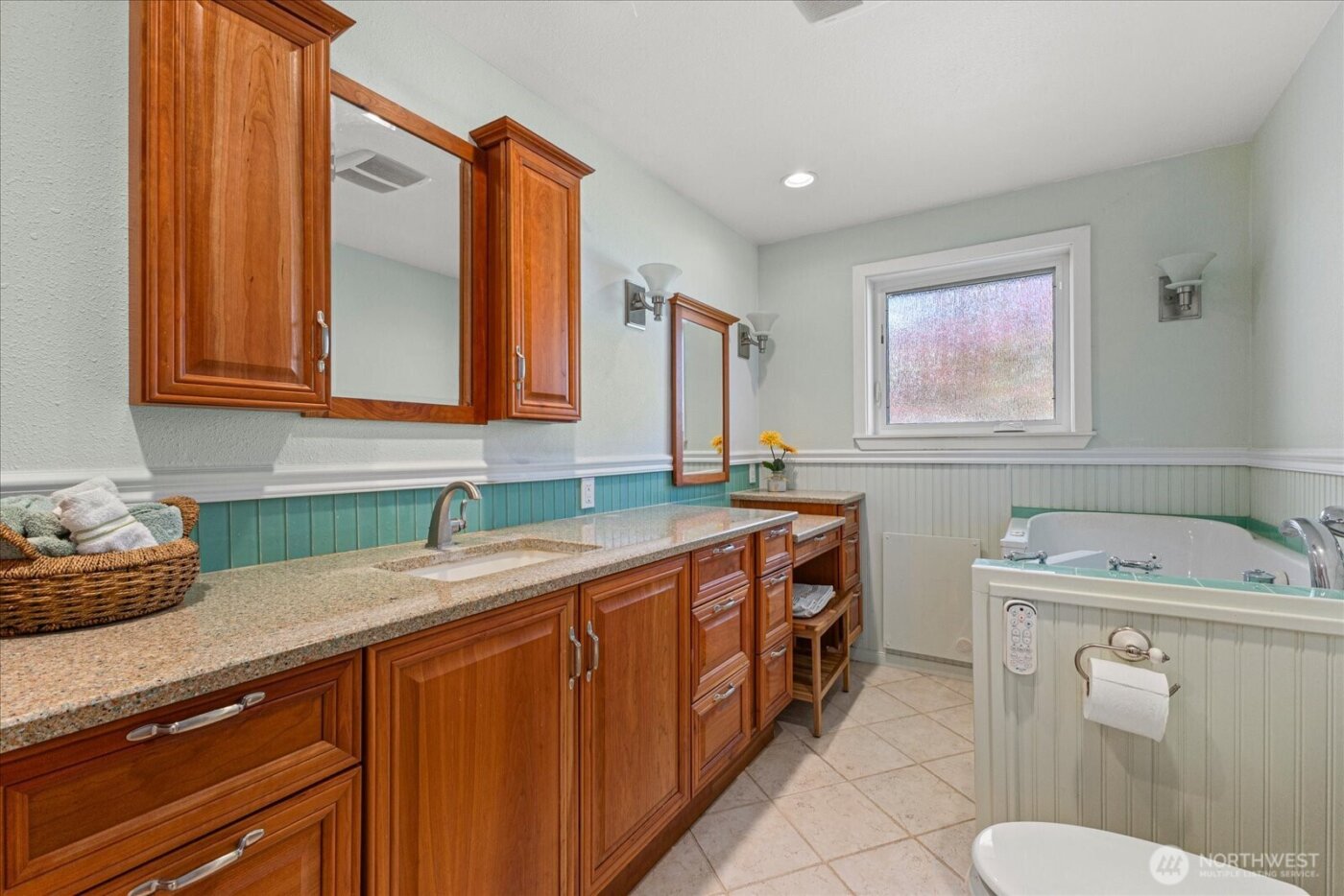 1818 Seaview Avenue , Coupeville, WA 98239