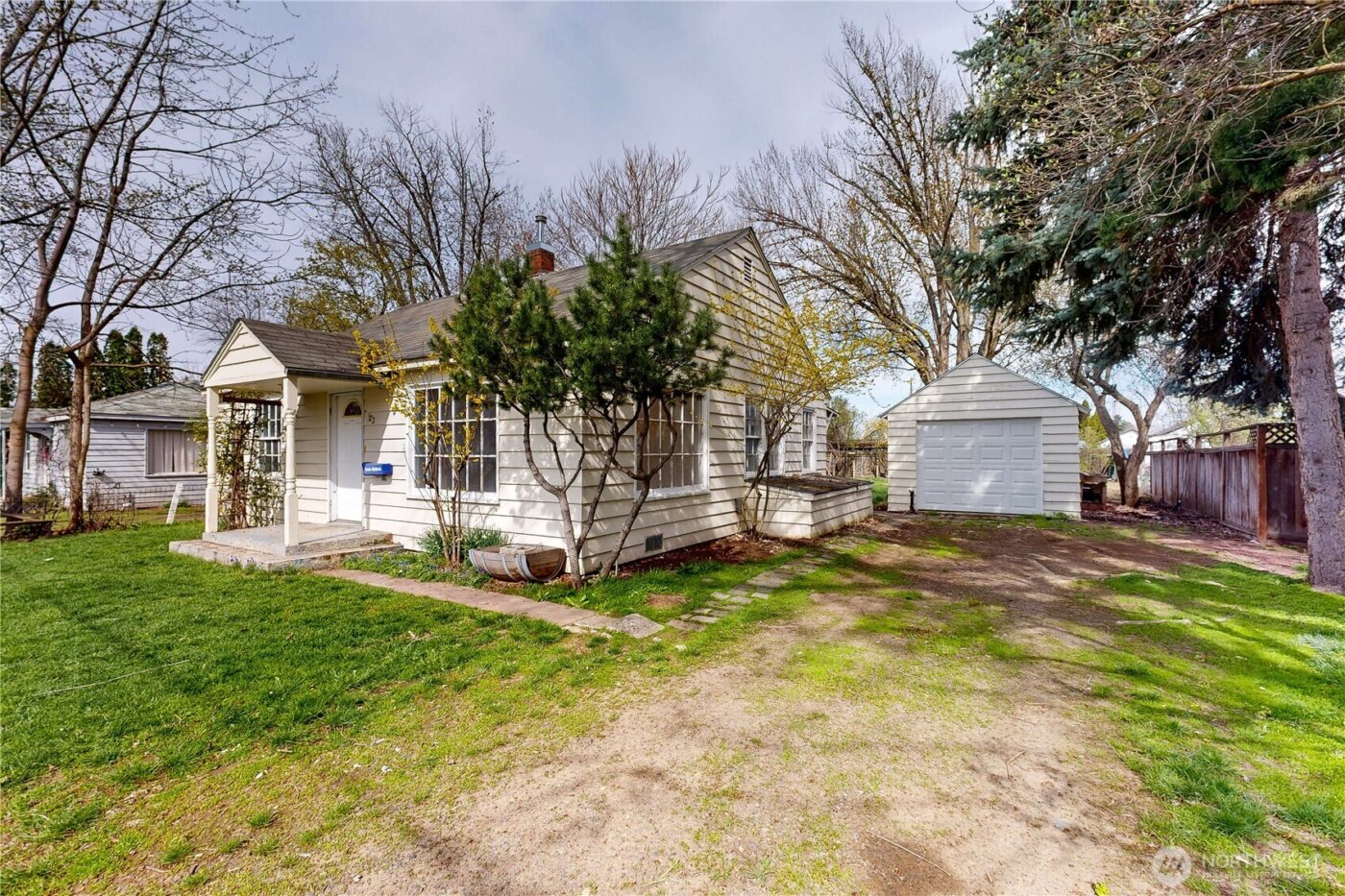 522 SW First , College Place, WA 99324