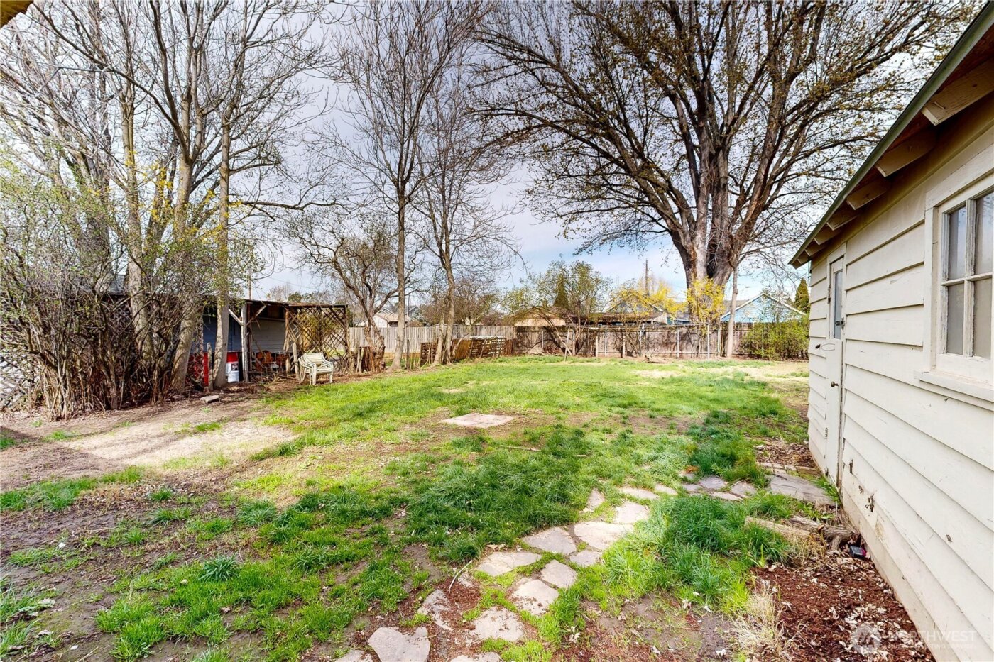 522 SW First , College Place, WA 99324