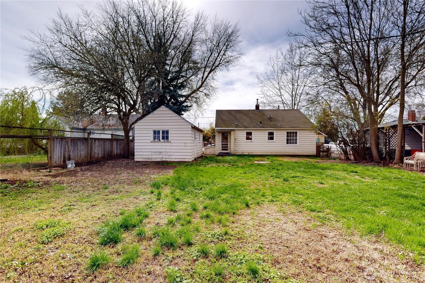 522 SW First , College Place, WA 99324