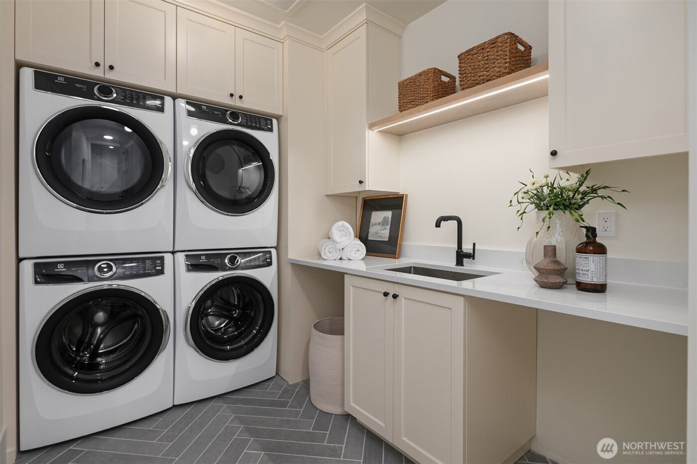 1813 A 3rd Street , Kirkland, WA 98033