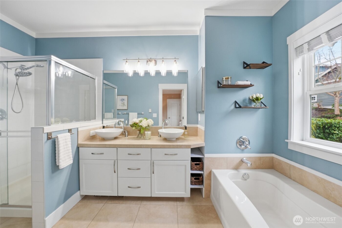 1704 25th Avenue NE, Issaquah, WA 98029