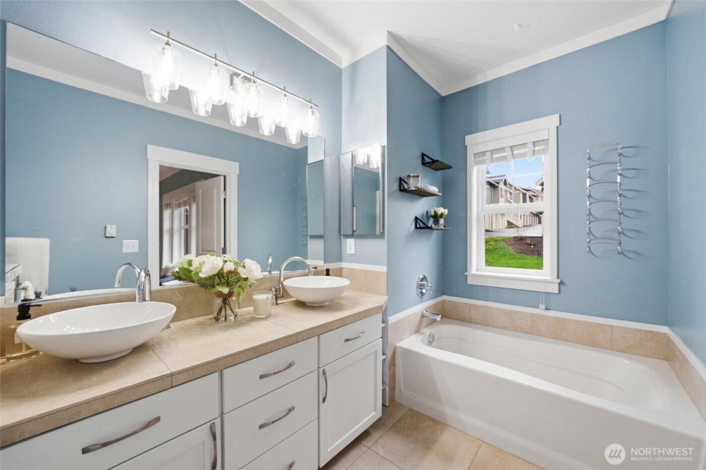 1704 25th Avenue NE, Issaquah, WA 98029