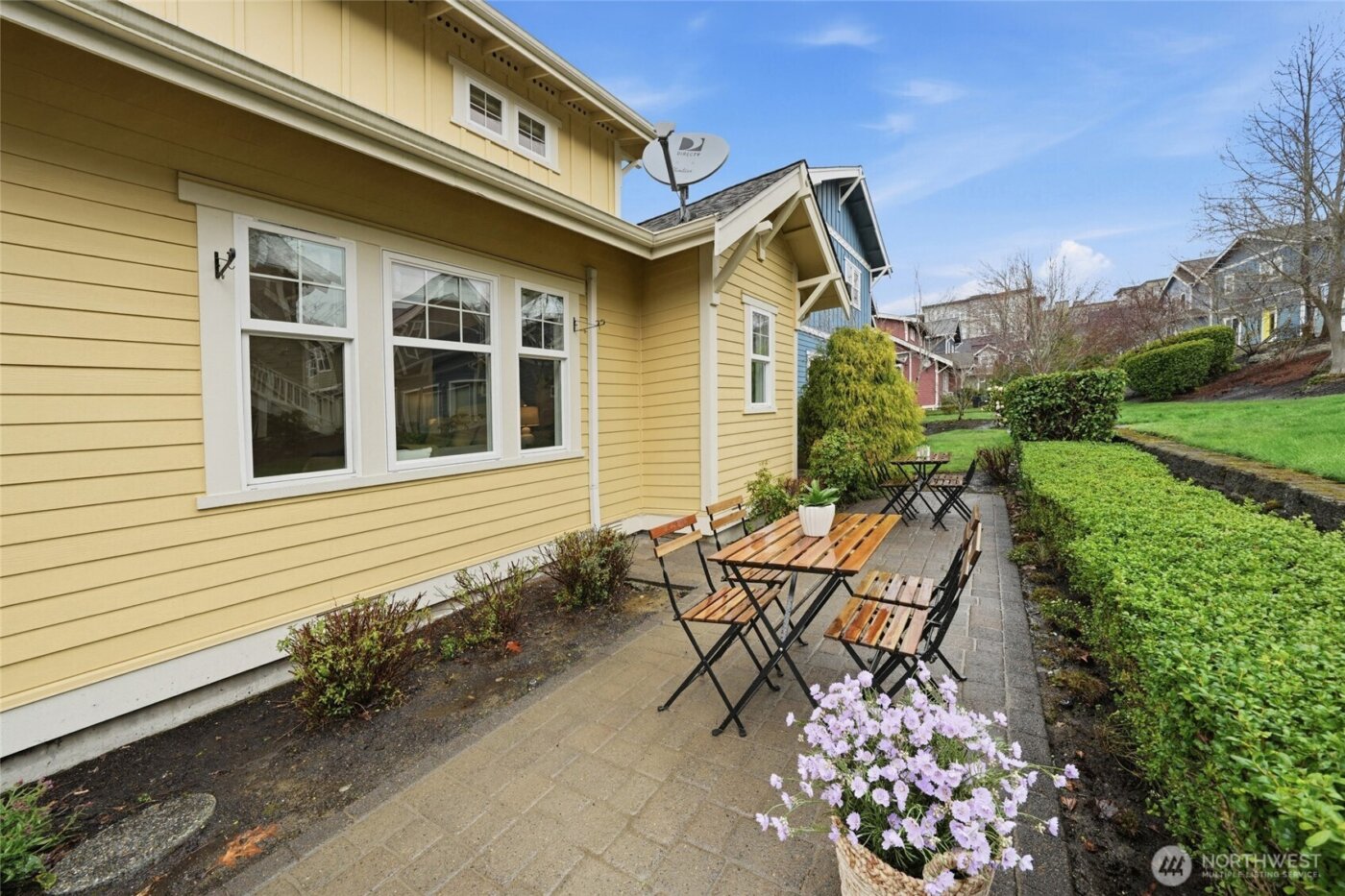 1704 25th Avenue NE, Issaquah, WA 98029