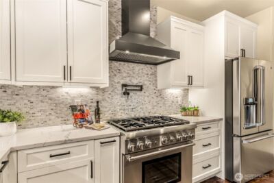 13718 58th Street SE, Snohomish, WA 98290-9404 - Photo 4