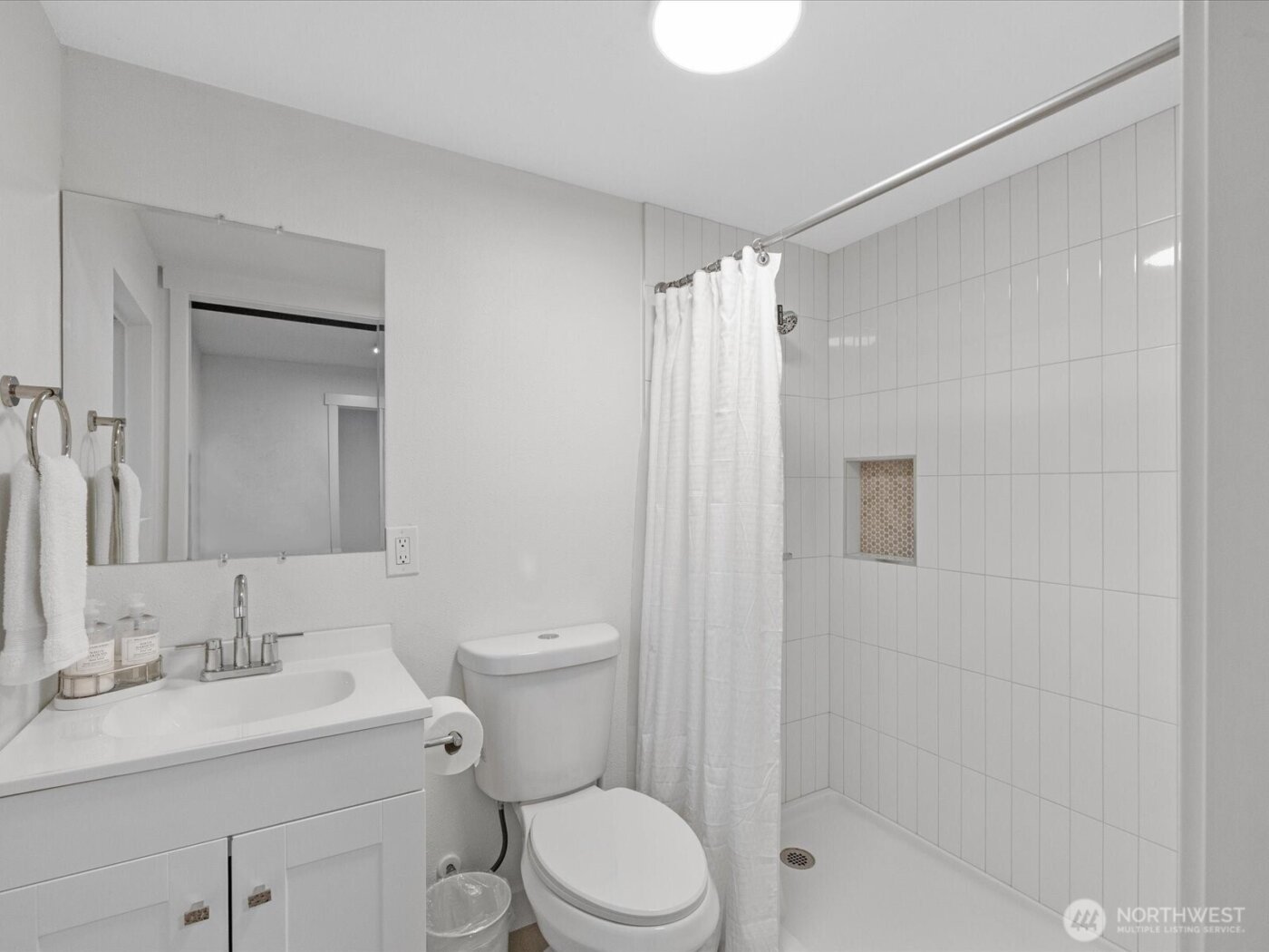 1615 N 196th Place , Shoreline, WA 98133