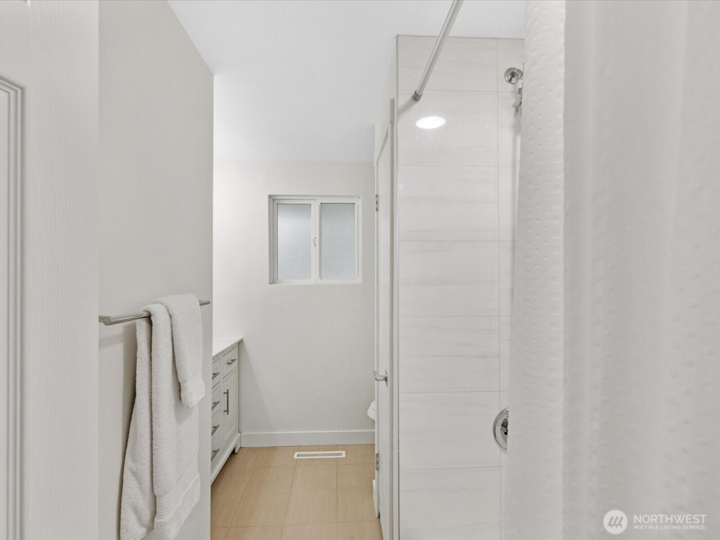 1615 N 196th Place , Shoreline, WA 98133