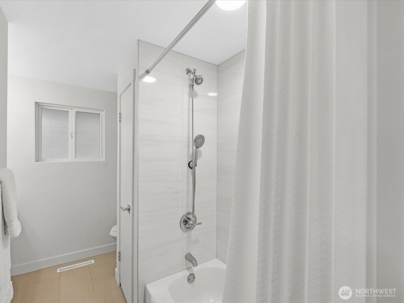 1615 N 196th Place , Shoreline, WA 98133