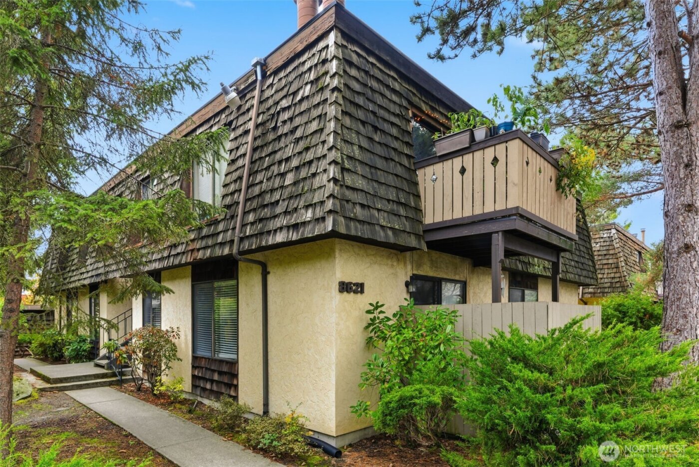 8621 25th Avenue SW #B, Seattle, WA 98106