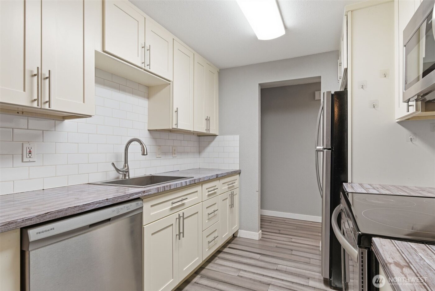 8621 25th Avenue SW #B, Seattle, WA 98106