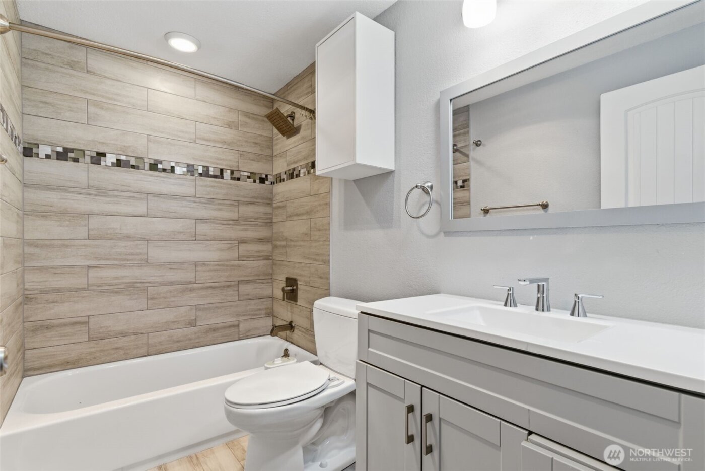 8621 25th Avenue SW #B, Seattle, WA 98106