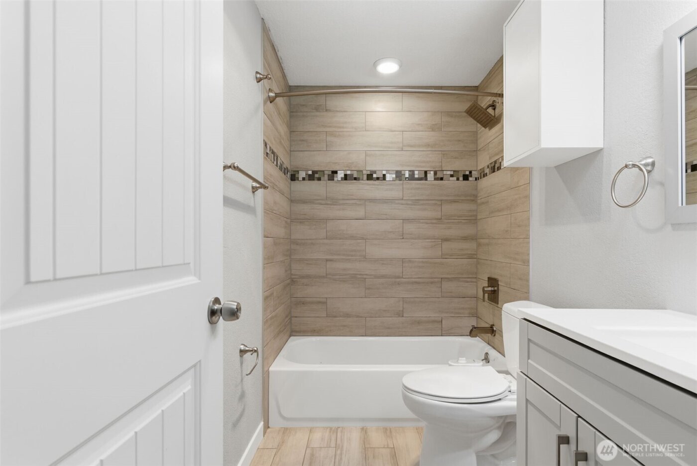 8621 25th Avenue SW #B, Seattle, WA 98106