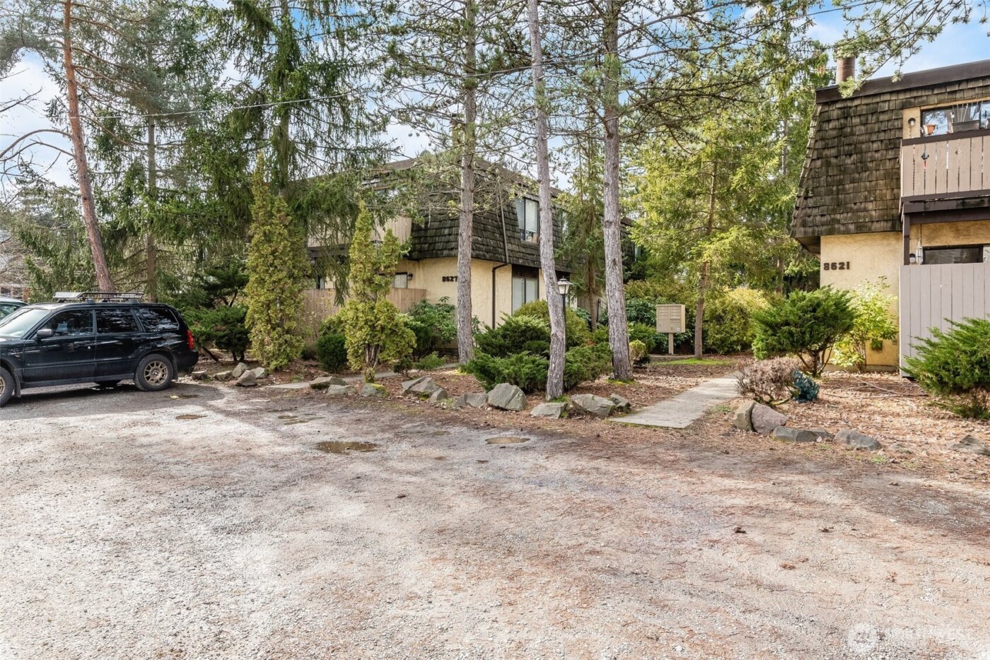 8621 25th Avenue SW #B, Seattle, WA 98106