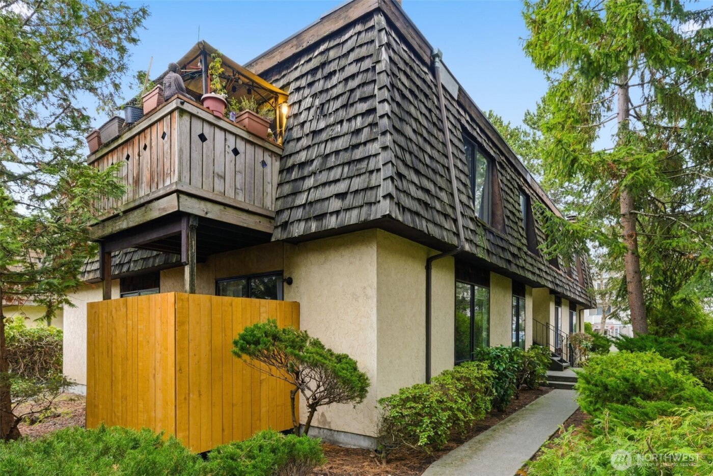 8621 25th Avenue SW #B, Seattle, WA 98106