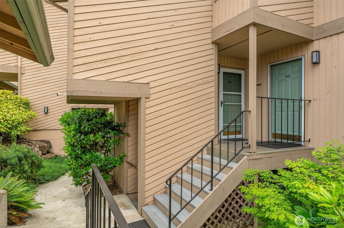 23001 Lakeview Dr #302, Mountlake Terrace, WA 98043-2361