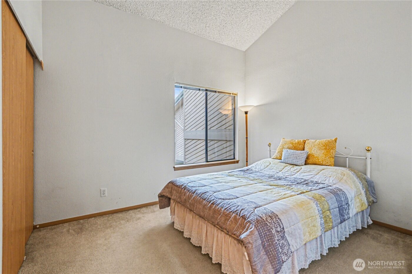 23001 Lakeview Dr #302, Mountlake Terrace, WA 98043-2361