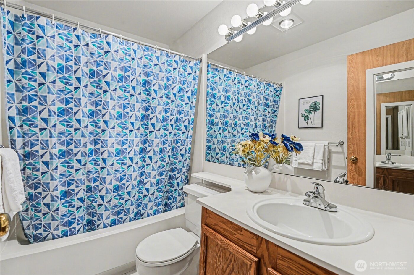 23001 Lakeview Dr #302, Mountlake Terrace, WA 98043-2361