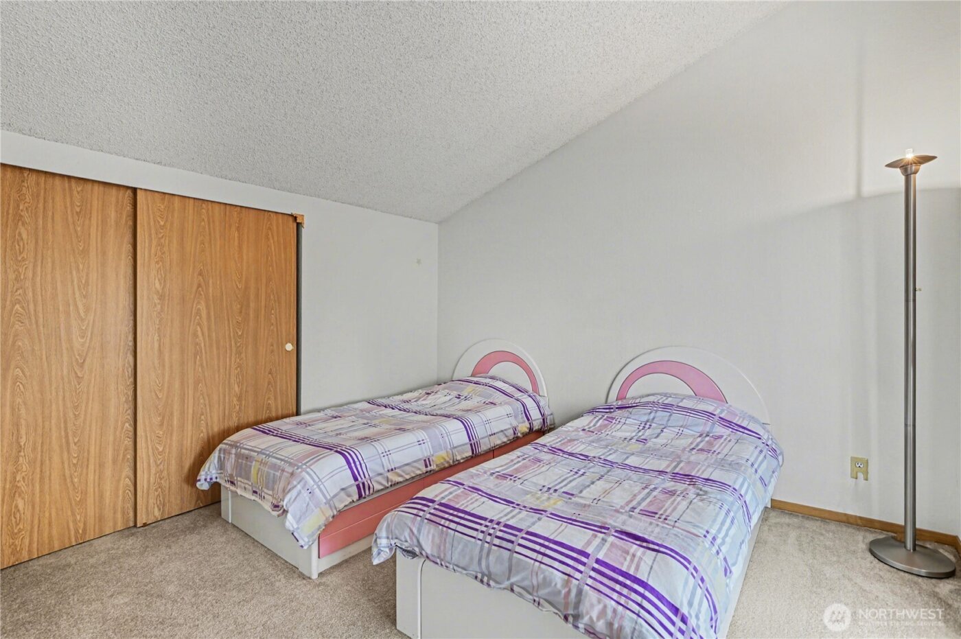 23001 Lakeview Dr #302, Mountlake Terrace, WA 98043-2361