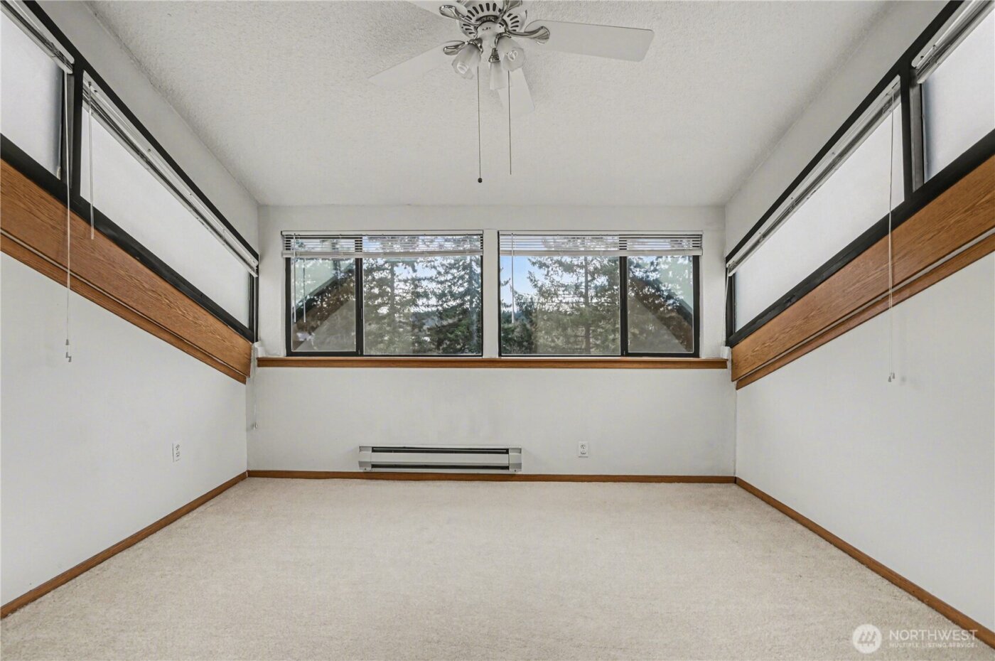 23001 Lakeview Dr #302, Mountlake Terrace, WA 98043-2361