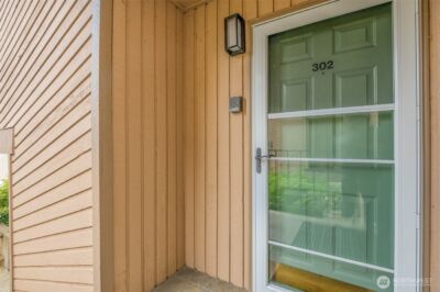 23001 Lakeview Dr #302, Mountlake Terrace, WA 98043-2361 - Photo 3