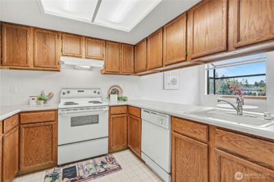 23001 Lakeview Dr #302, Mountlake Terrace, WA 98043-2361 - Photo 9