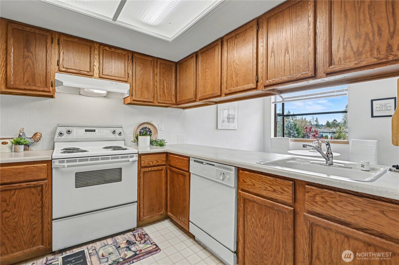 23001 Lakeview Dr #302, Mountlake Terrace, WA 98043-2361